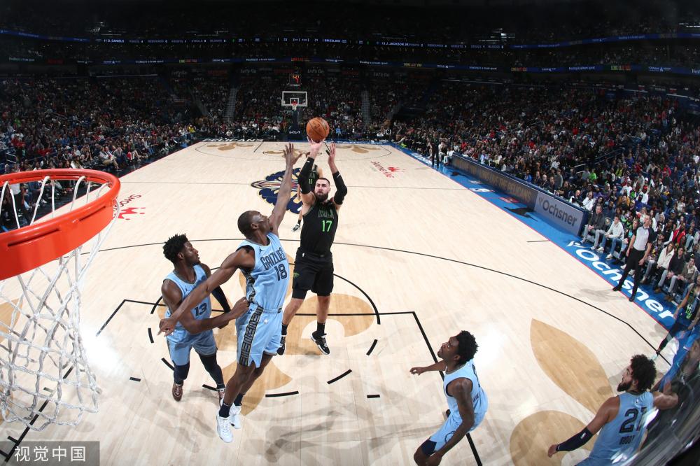 紧随其后 紧随其后